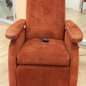 vicura-verhuur-sta-op-stoel-relaxfauteuil-doge-modulair-compact-voorzijde-e1507220712933.jpg vicura-verhuur-sta-op-stoel-relaxfauteuil-doge-modulair-compact-voorzijde-e1507220712933.jpg