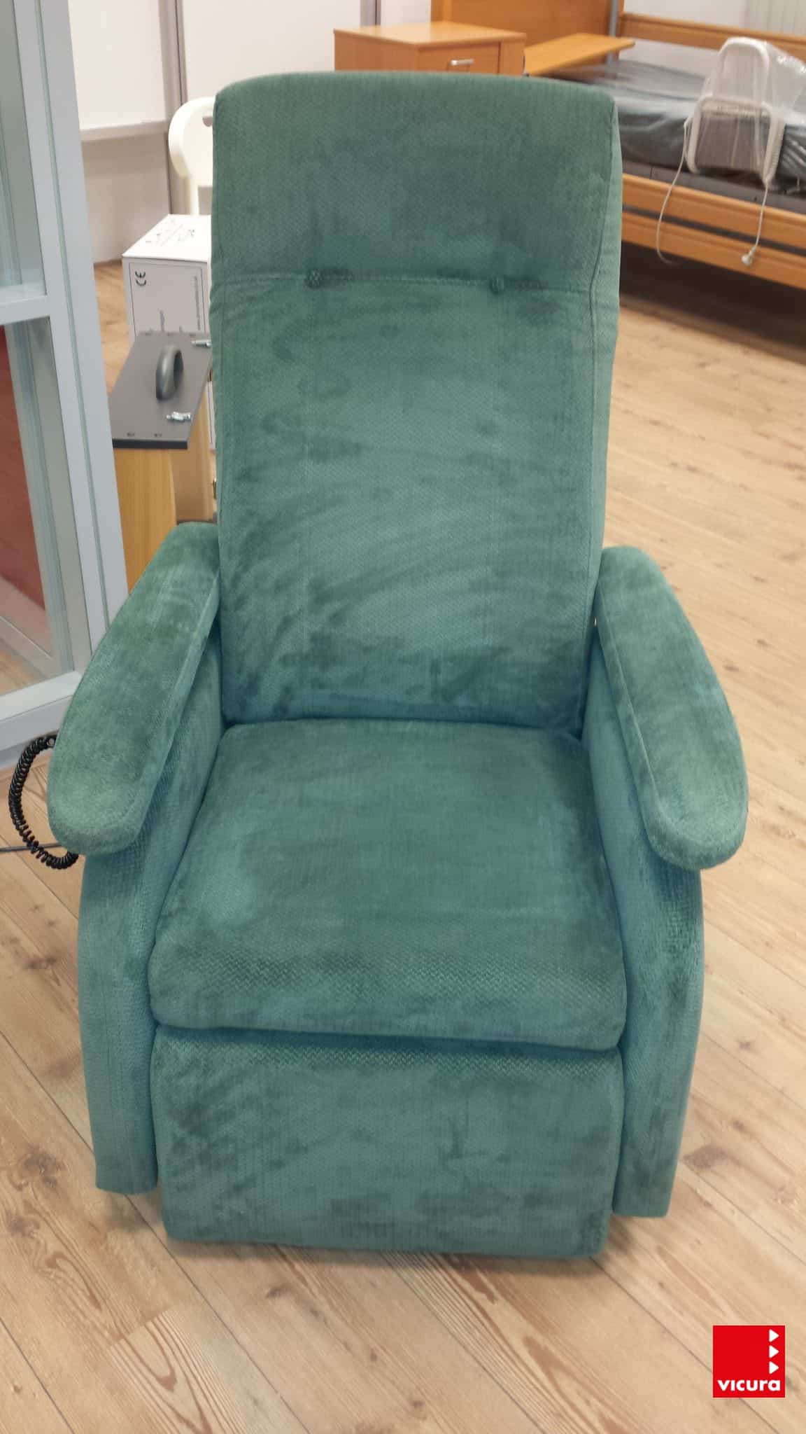 vicura-verhuur-sta-op-stoel-relaxfauteuil-doge-modulair-standaard-voorzijde-e1507218333707.jpg