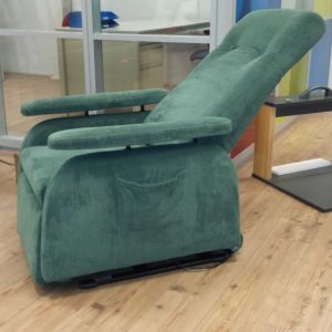 vicura-verhuur-sta-op-stoel-relaxfauteuil-doge-modulair-standaard-zijkant-rugleuning-e1507218611386.jpg